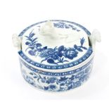 18th century Worcester blue and white Zig-Zag Fence pattern butter tub and cover,