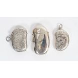 Victorian silver vesta case of kidney form, with engraved foliate decoration (Birmingham 1899),