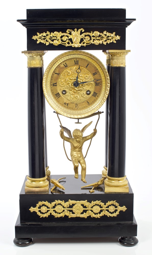 Good quality early 19th century French portico clock with gilt circular dial,