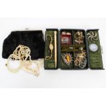 Group vintage costume jewellery - including Wedgwood brooch, silver brooches, lockets,