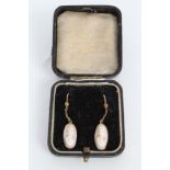 Pair oval carved shell cameo earrings depicting a female bust,