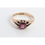 Late Victorian gold (9ct) garnet ring, Chester 1901.