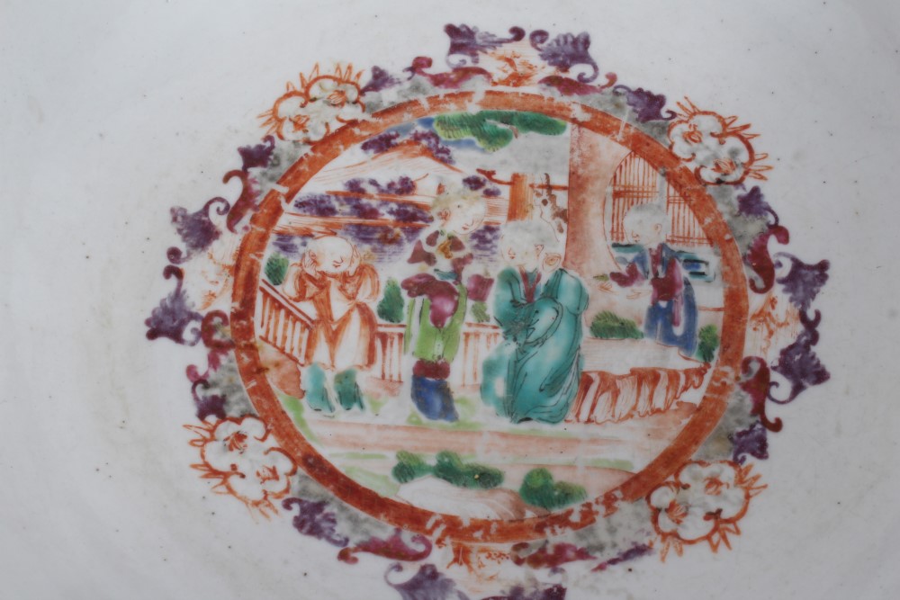 Late 18th century Chinese export Mandarin palette punch bowl with painted figure reserves on orange, - Image 2 of 9