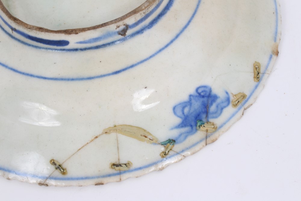 16th century Chinese blue and white Kraak porcelain dish with bird and floral decoration, 20. - Image 8 of 12