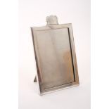 Good quality late 19th / early 20th century silver plated photograph frame of rectangular form,