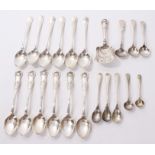 Victorian silver Kings pattern caddy spoon with engraved decoration (Birmingham 1856),