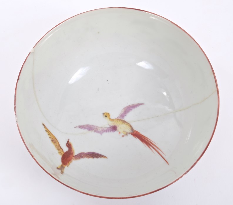 18th century Chinese export London decorated bowl with polychrome exotic bird and floral decoration, - Bild 2 aus 3