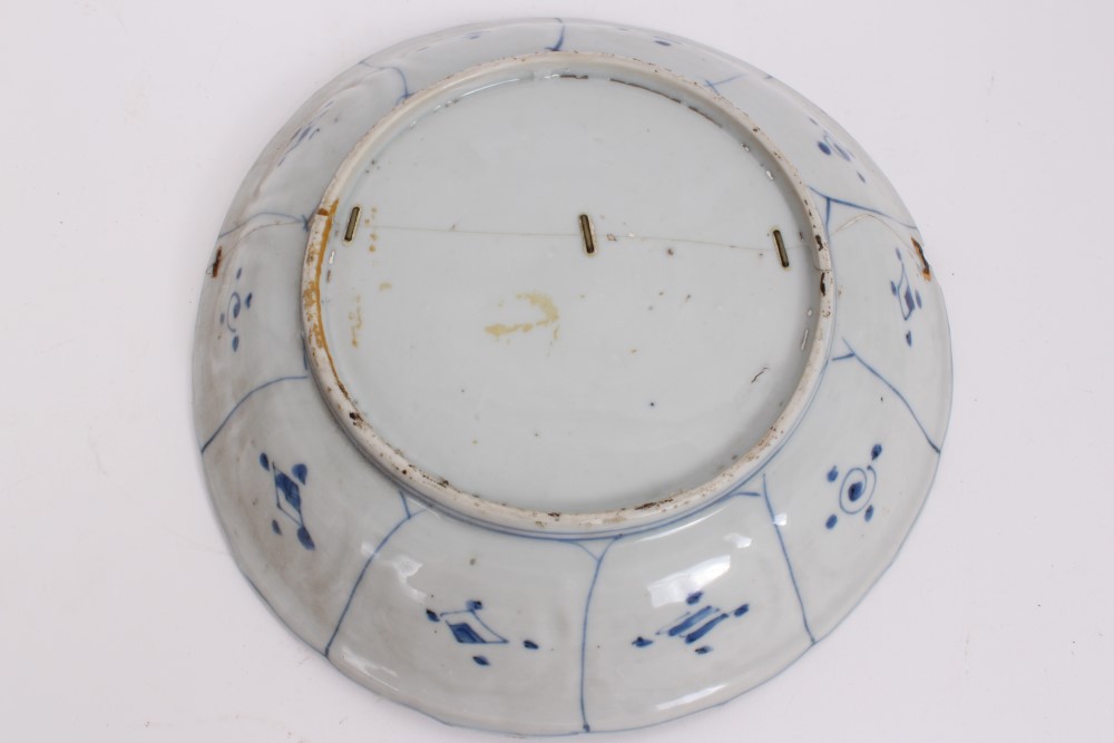 16th century Chinese blue and white Kraak porcelain dish with bird and floral decoration, 20. - Image 12 of 12