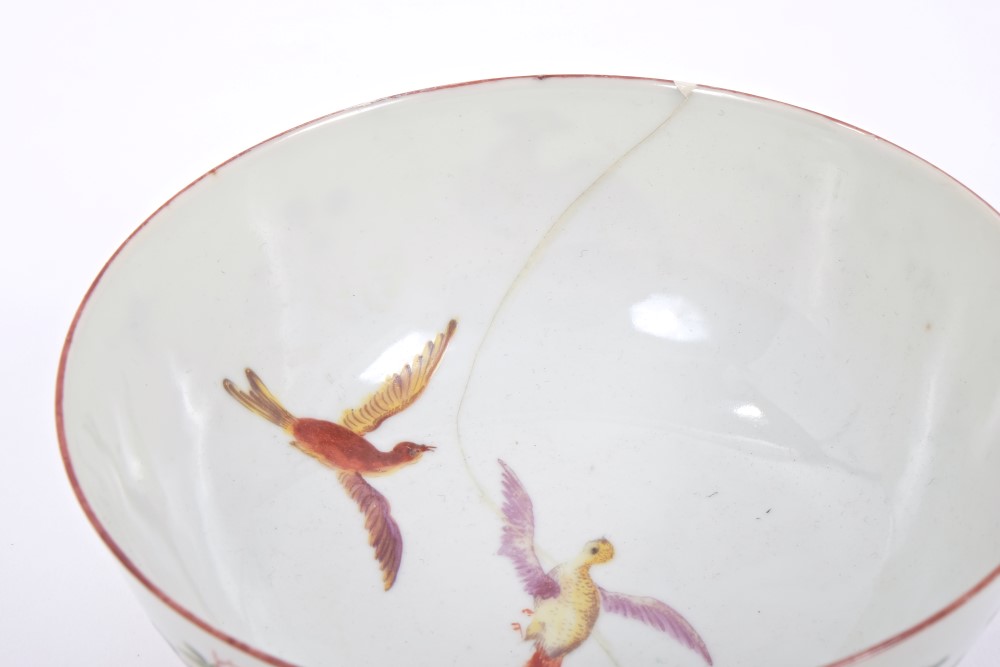 18th century Chinese export London decorated bowl with polychrome exotic bird and floral decoration, - Bild 3 aus 3