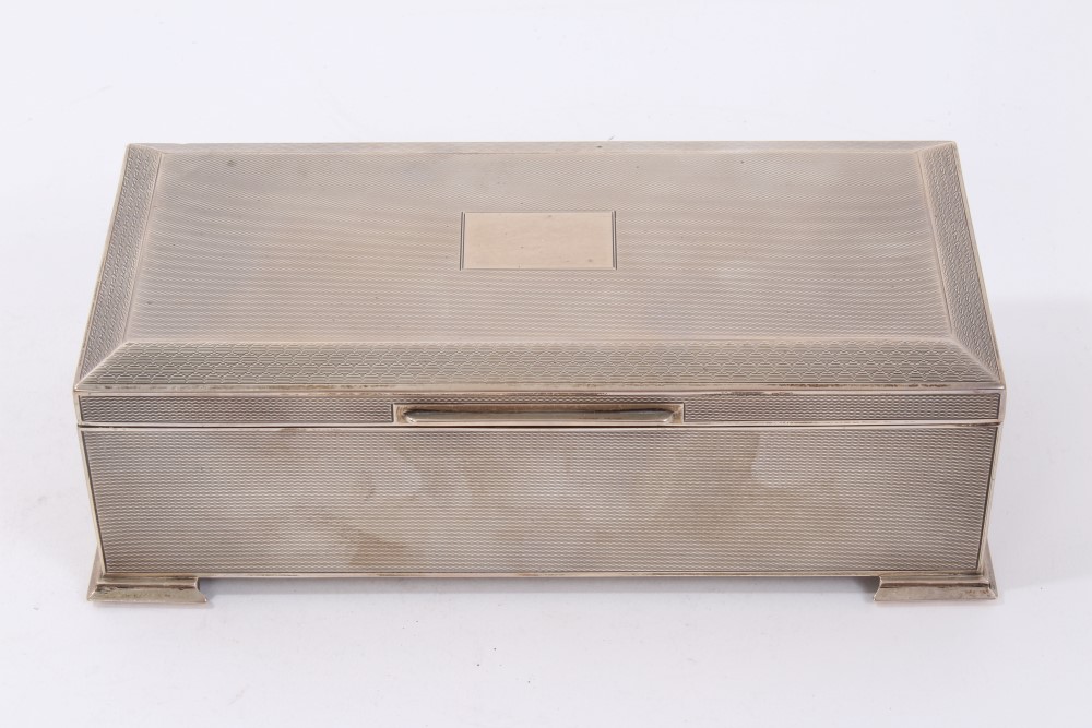 Art Deco engine-tooled silver cigarette box (R.C.