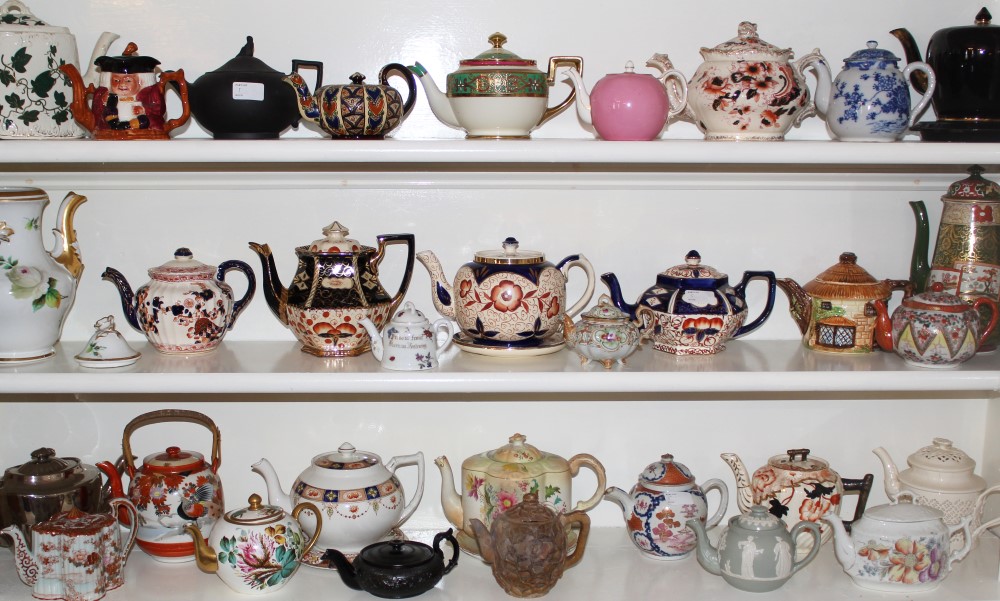 Extensive collection of teapots, various factories, 18th, - Image 2 of 2