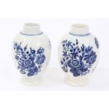 Pair of 18th century Worcester blue and white porcelain tea canister decorated with floral sprigs