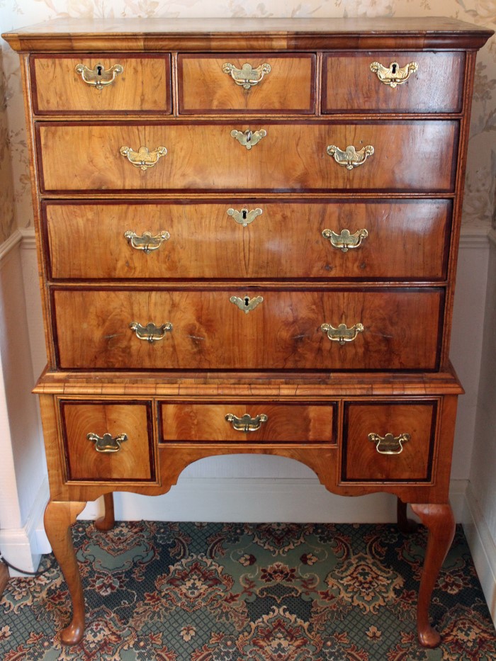 Early Eighteenth century walnut and feather-banded chest of three short and three long graduated