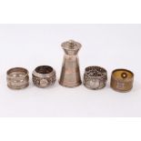 Engine-turned silver pepper mill (London 1961) 10cm high,