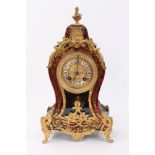 Late Nineteenth century French scarlet tortoiseshell Boulle work mantel clock of cartouche form,