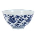 Chinese Qing period blue and white porcelain bowl with Persian-style flower-head decoration -