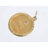 Continental 18ct gold love token 'Qu' hier Que Demain', meaning yesterday / tomorrow,