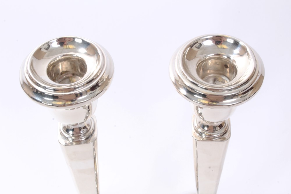 Pair contemporary silver candlesticks with octagonal tapering stems and inverted bell candle - Image 2 of 8