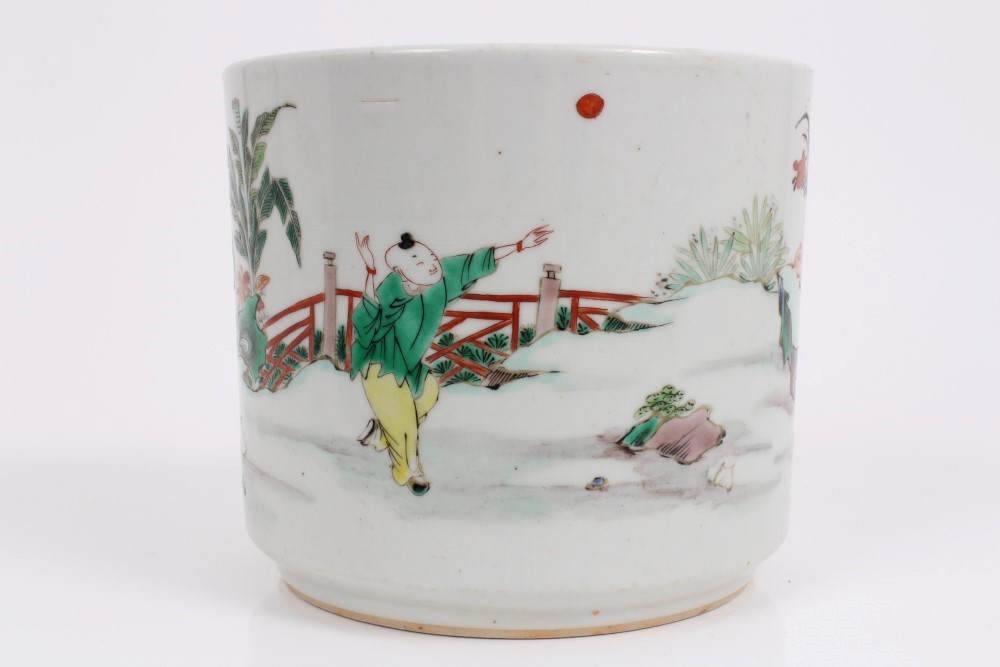 19th / 20th century Chinese famille verte cylindrical brush pot with painted figure decoration in - Image 3 of 7