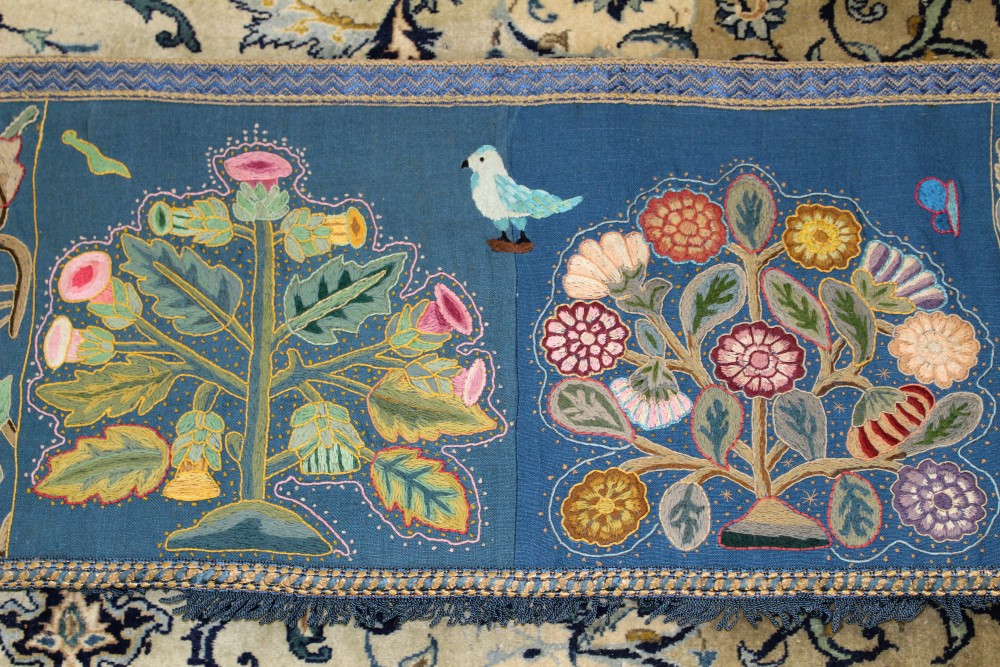 Fine 1930s embroidered crewel work banner embroidered by Fenella Bowes-Lyon in the 17th - Image 5 of 13