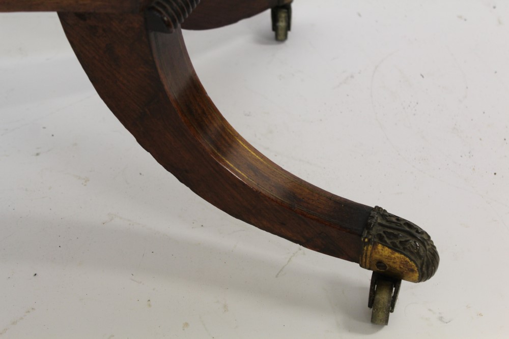 Regency rosewood and brass inlaid sofa table with rounded rectangular drop-leaf top and two flush - Image 4 of 5