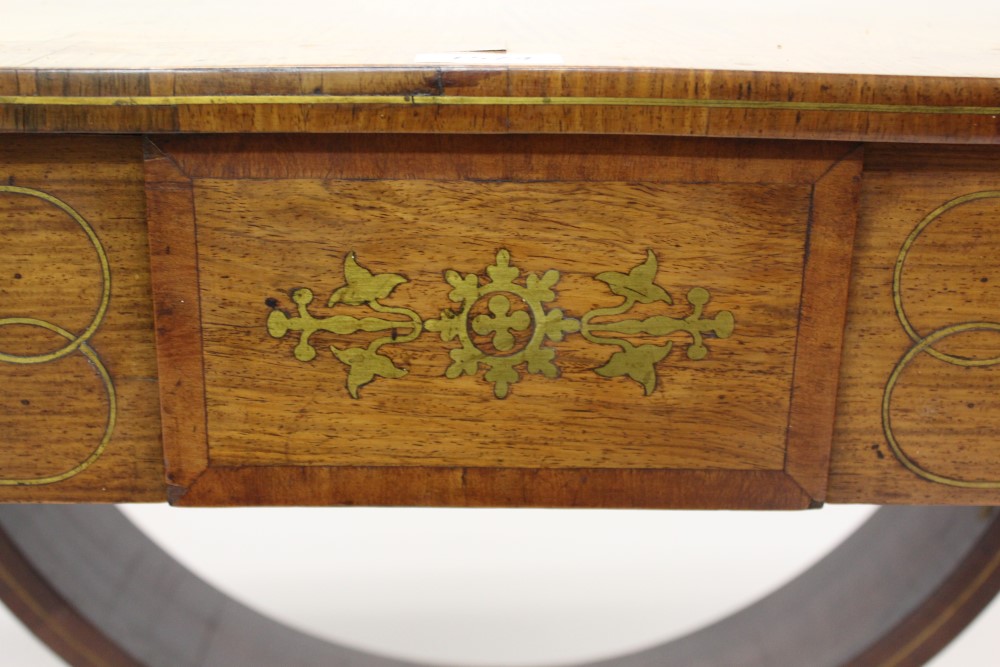 Regency rosewood and brass inlaid sofa table with rounded rectangular drop-leaf top and two flush - Image 3 of 5