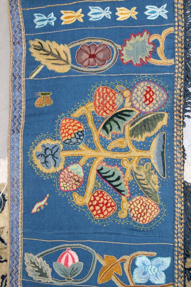 Fine 1930s embroidered crewel work banner embroidered by Fenella Bowes-Lyon in the 17th - Image 4 of 13