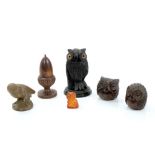 Late 19th / early 20th century carved Black Forest novelty thimble holder in the form of an owl,