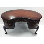 Stunning Quality Edw Kidney Shaped Kneehole Leather Top Desk Dimensions: 130cm W 64cm D 75cm H