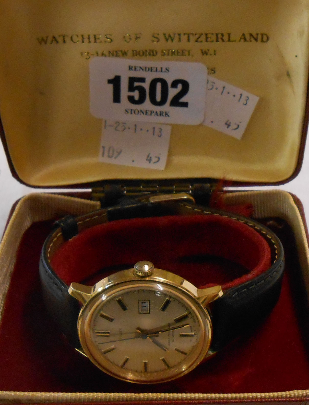 A vintage Timex gold toned cased gentleman's automatic date wristwatch on leather strap - in