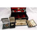 A concertina jewellery box containing a quantity of good quality costume and other jewellery