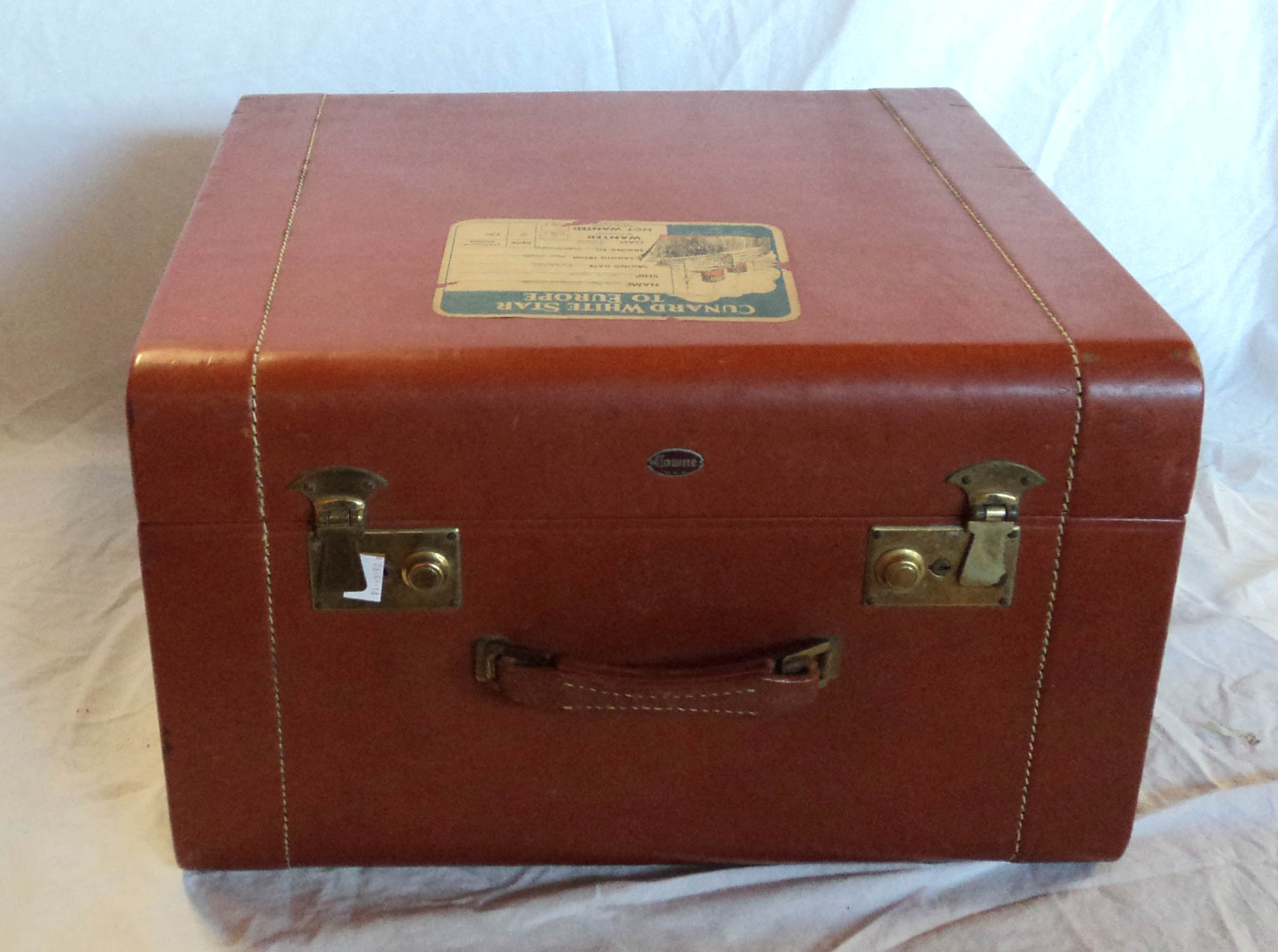 A 1950's American Tower brand red and brown vanity case and vanity case, both with Cunard White Star - Image 3 of 5