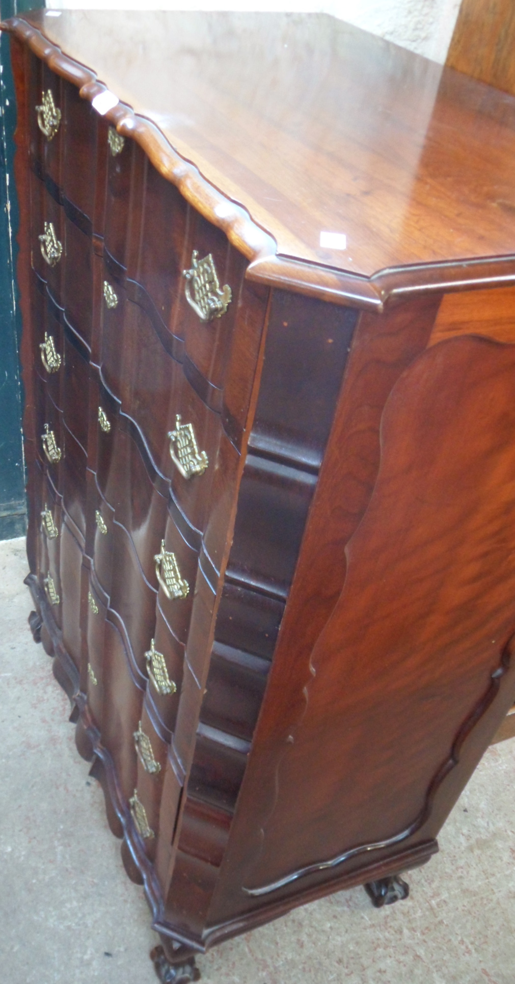 A 34 1/2" polished hardwood serpentine front chest in the antique style with six long drawers and - Image 2 of 11