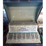 A cased vintage Italia Cooperativa l'Armonica Stradelia Super Deluxe piano accordion