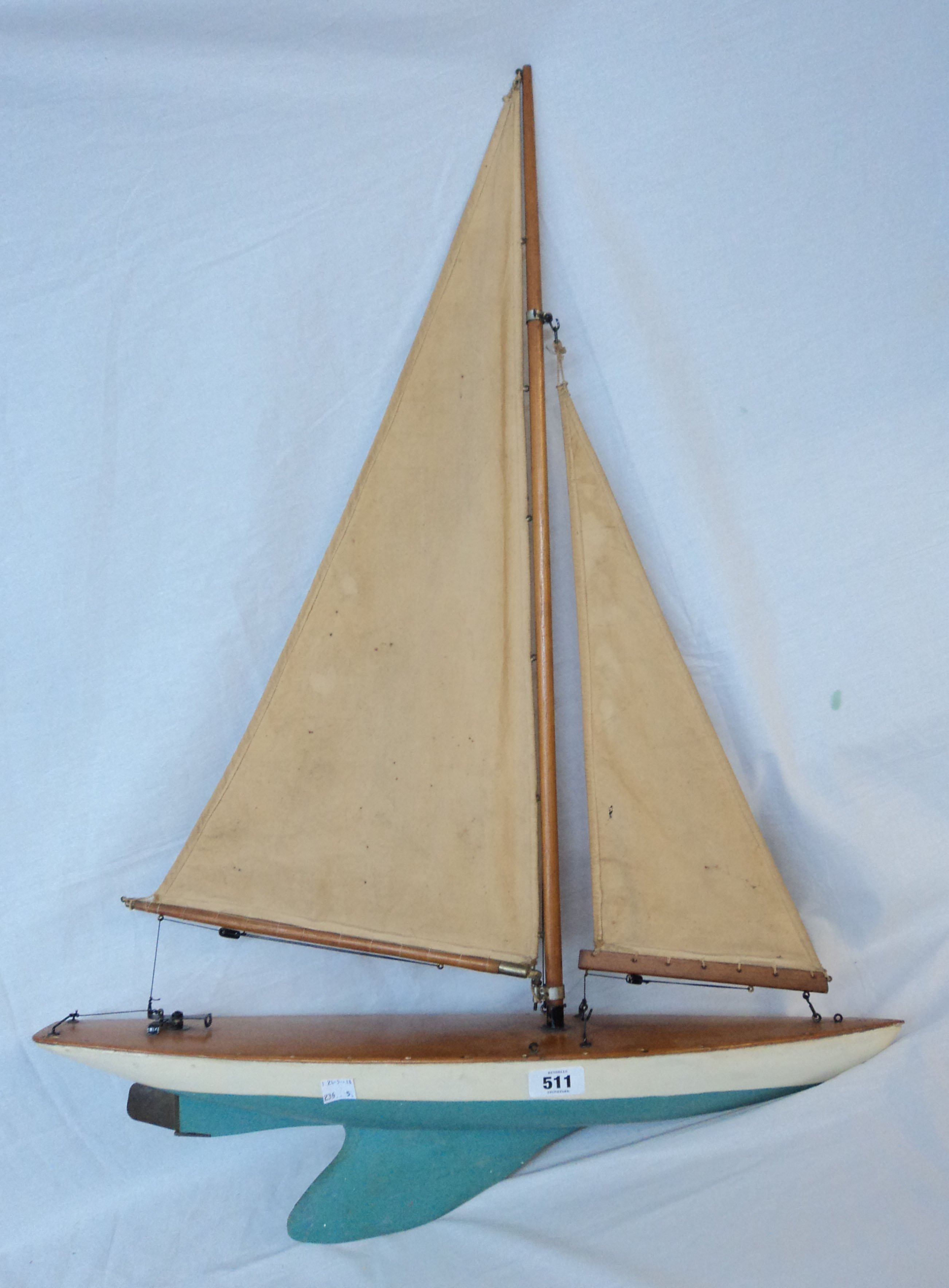 A vintage scratch built pond yacht - hull length 25"