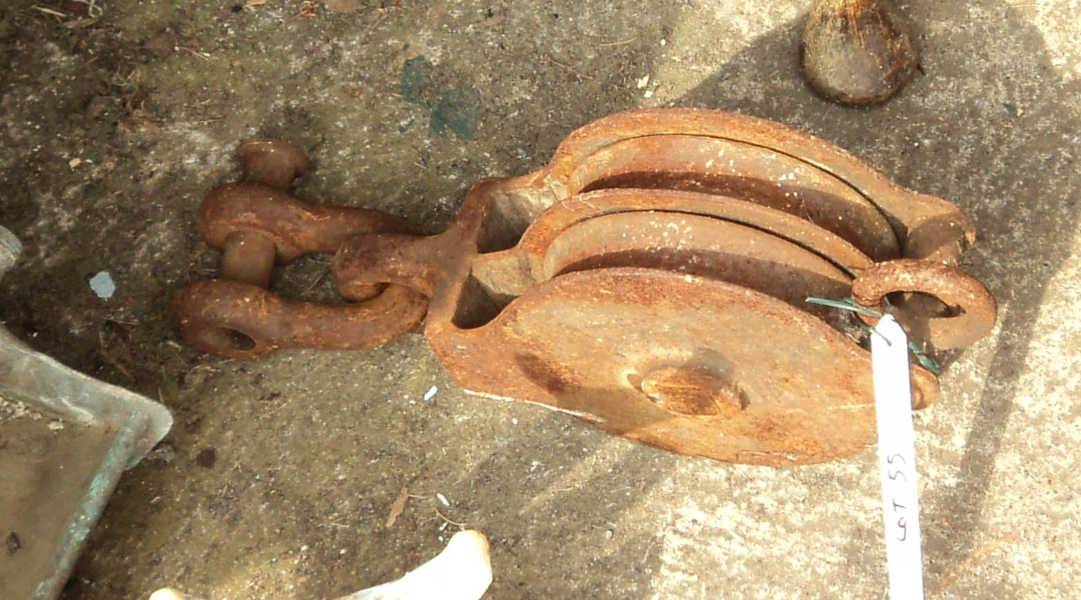 A cast iron double pulley with a D-shackle