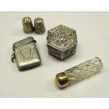 A small oriental white metal faceted pillbox with push-fit lid, figural and floral reserve