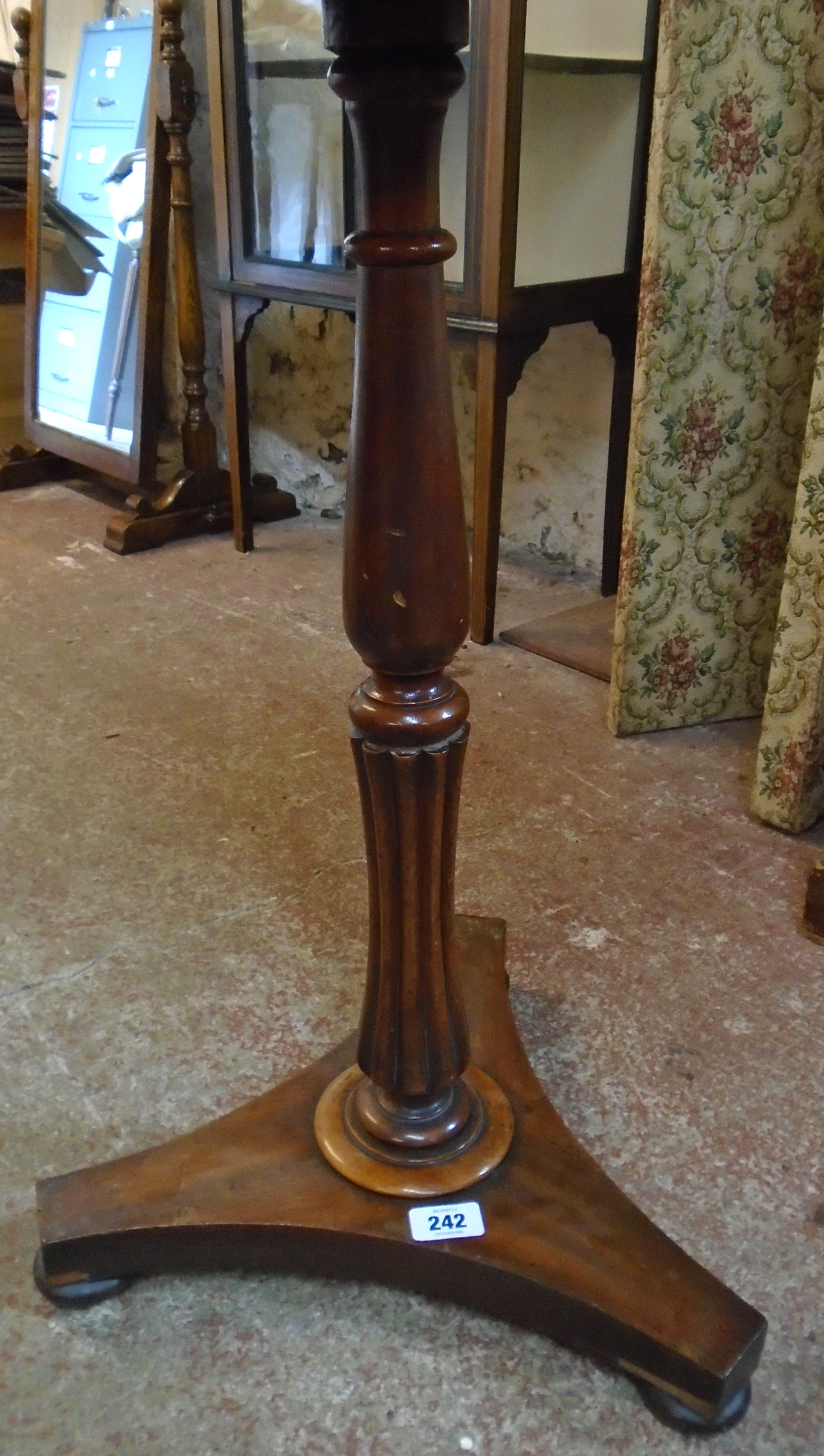 A 19th Century mahogany pedestal table, set on turned and reeded pillar with trefoil base and - Image 3 of 5
