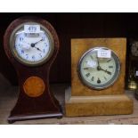 An Edwardian mahogany balloon timepiece with blue Arabic numerals to dial - sold with a walnut cased