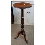 A 20th Century mahogany jardinière stand, set on turned pillar and tripod base with pad feet