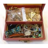 A concertina jewellery case containing good quality costume and other jewellery