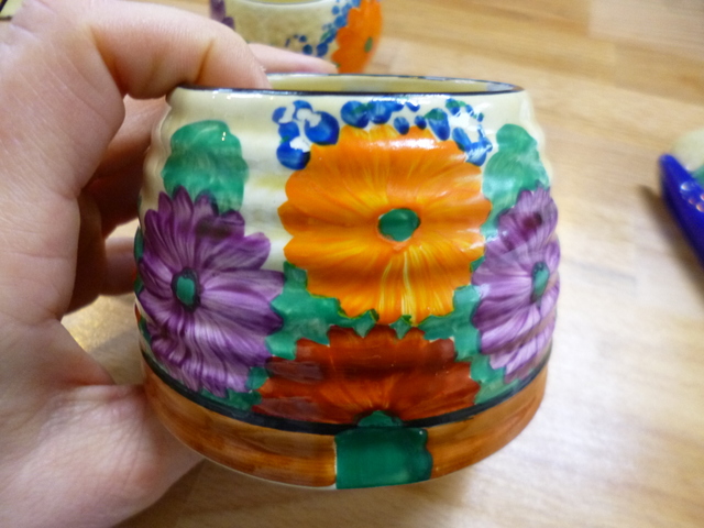 A CLARICE CLIFF BIZARRE GAY DAY HONEY POT, in the form of a skep, bee shaped knop to lid, printed - Image 14 of 14