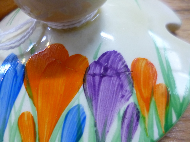 A COLLECTION OF CLARICE CLIFF CROCUS PATTERN WARES, comprising two circular preserve pots and - Image 7 of 19