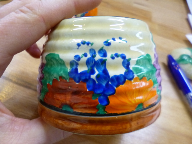 A CLARICE CLIFF BIZARRE GAY DAY HONEY POT, in the form of a skep, bee shaped knop to lid, printed - Image 13 of 14