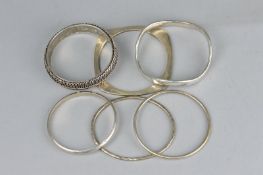 A HAMMERED SILVER BANGLE, approximately 15.2 grams, two white metal bangles stamped 925, approximate