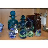 A MIXED LOT OF MDINA GLASS, to include two tortoiseshell examples, a pulled lobe vase and