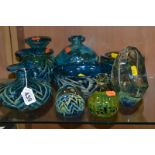 A MIXED LOT OF MDINA GLASS, to include five examples in the blue chevron pattern, a pulled lobe vase