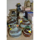 TEN PIECES OF MDINA STUDIO GLASS, including vases in the Earth Tones pattern, brown and green