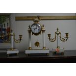 A LATE 19TH CENTURY WHITE MARBLE AND GILT METAL CLOCK GARNITURE, the clock with urn finial and bow