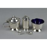 A GEORGE VI THREE PIECE SILVER CRUET, Birmingham 1947, Haseler & Restall, blue glass liners,